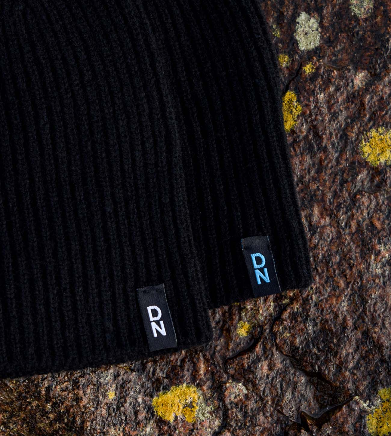 Skully Black | White